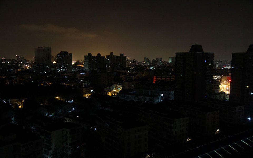 凌晨三点的城市还有谁在奔波 (凌晨三点的城市)