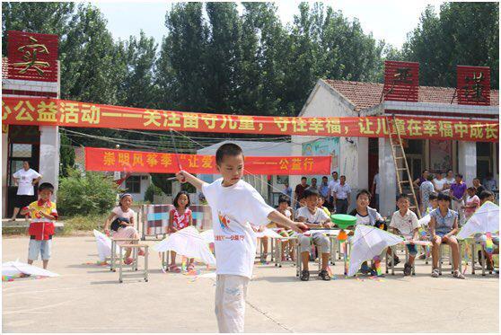 沪志愿者爱心接力 让爱放飞行走进安徽