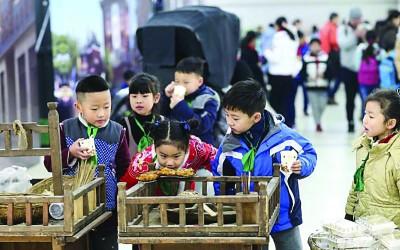 吃棉花糖坐黄包车 卢湾一中心小学举办中国节主题活动