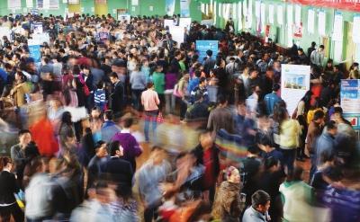 经济放缓企业需求收缩 大学生面临就业难