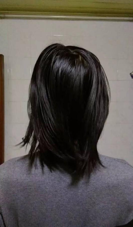 "摇滚男生"因长发被学校"请出" 对峙三月剪发返校_大申网_腾讯网