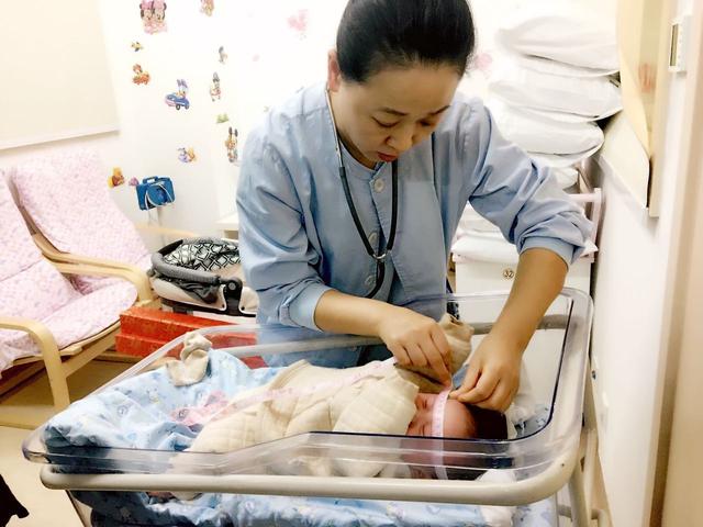 上海市第一妇婴保健院成功救治一双胎延迟分娩