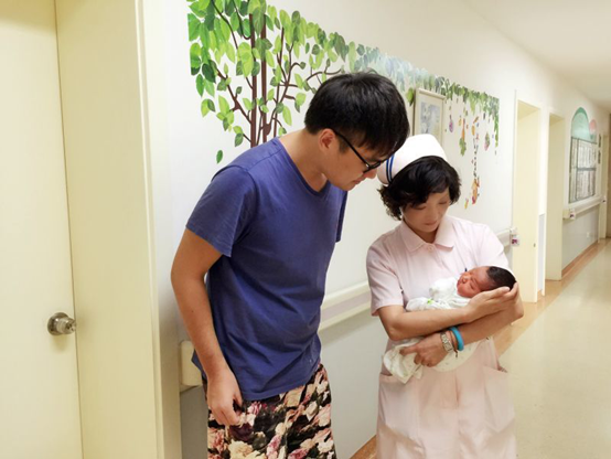 当传统坐月子观念碰撞新的产妇护理和育儿理念