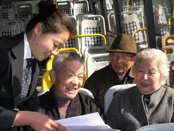 呆萌的方头娃娃:上海首个公交吉祥物即将亮相71路