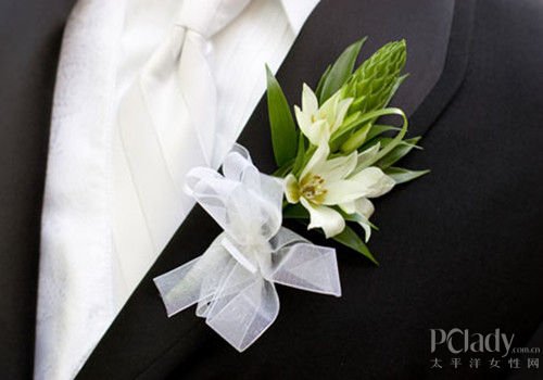 方寸间显魅力 新郎胸花有大学问_大申网_腾讯网