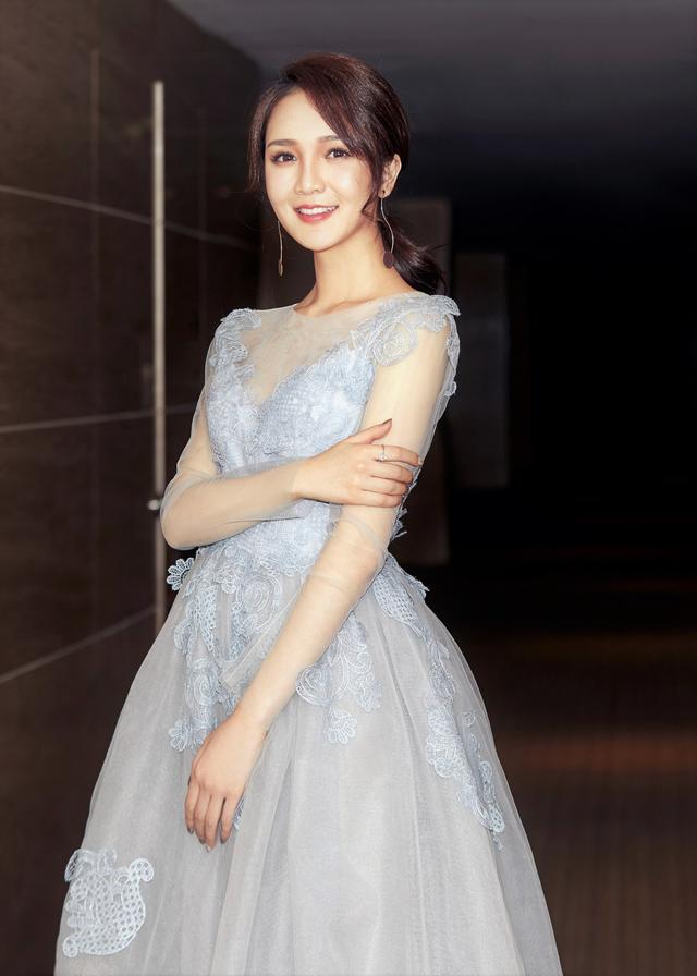 靳梦佳与华少同台主持火花不断 即将跨界演话剧