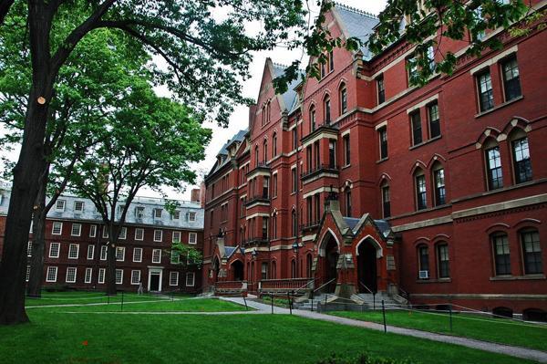 哈佛大学禁令:教师与本科生不得发生性行为