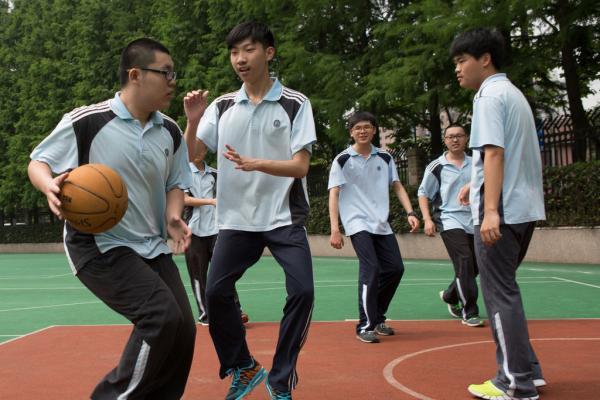 高考前夕的上海高中生:有人住校保持状态