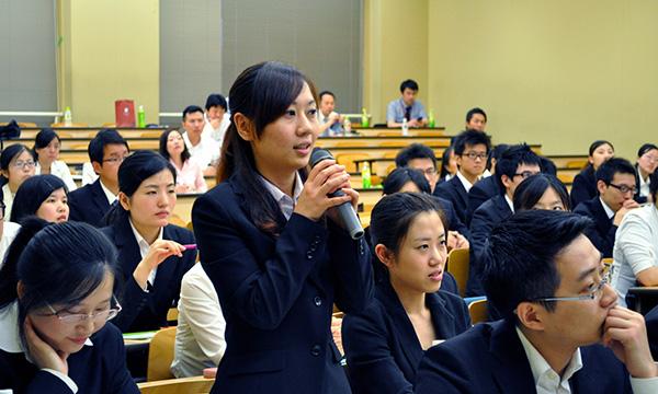 在日外国留学生近27万人:中国大陆留学生占4成居首