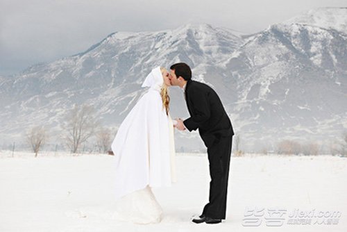 唯美雪景婚纱照 新娘保暖有妙招