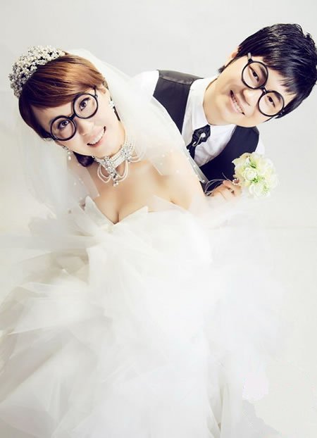 拍婚纱可以戴眼镜吗_戴眼镜的动漫男生头像(3)