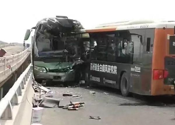 苏州一公交车与上海牌照大客车相撞 已致1死3