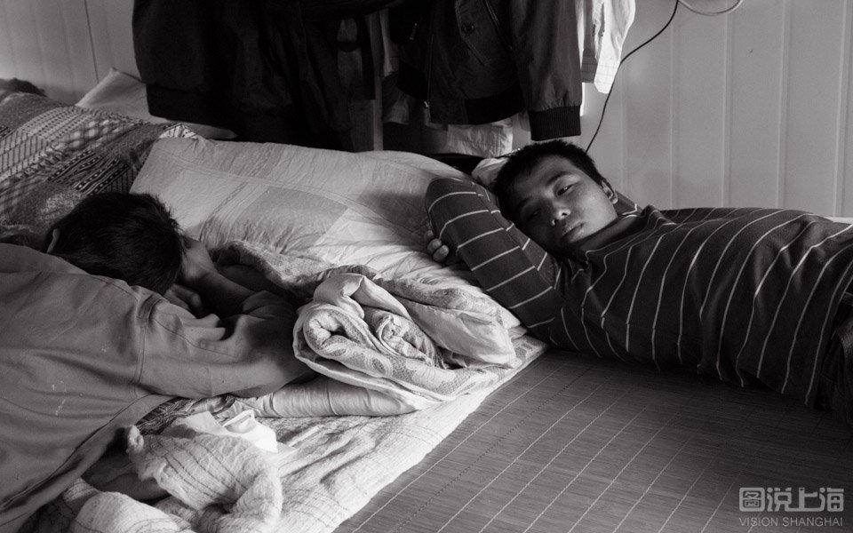 屋顶上的农民工_图说上海_腾讯·大申网