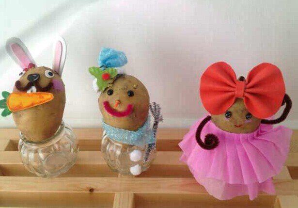 那天,幼儿园布置作业让家长和小朋友一起做蔬