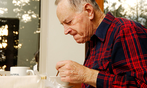 老人家爱忘事是不是得了老年痴呆?