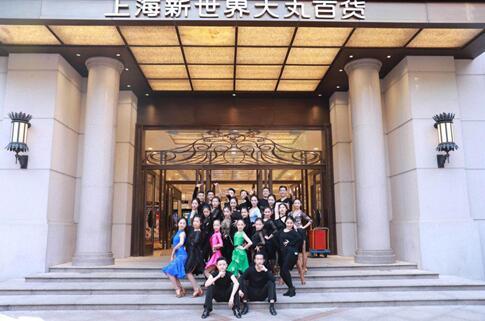 国标舞快闪亮相大丸百货 非常不一般