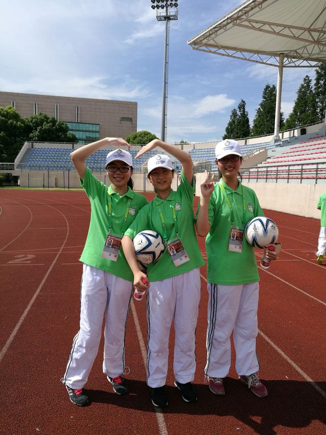 志愿服务传友谊 记足球邀请赛徐汇赛区球童志