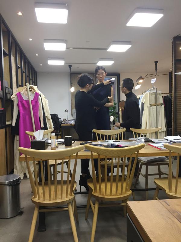 9499www威尼斯金·卡戴珊复古大片上线豹纹内衣引领意大利风情潮流
