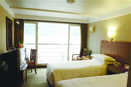 万名老人畅游恩施大峡谷 武隆天坑地缝 黑山谷