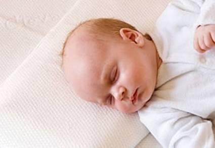 婴儿什么时候睡枕头好?