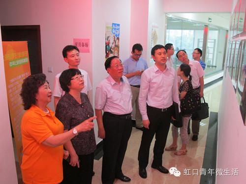 【虹口】领导调研爱心暑托班工作