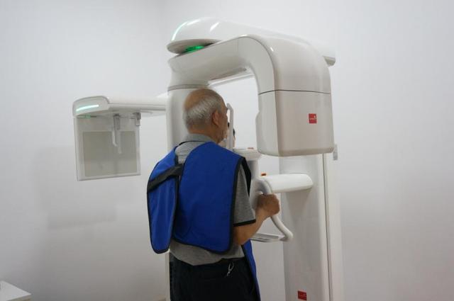 圣贝中外种植牙专家现场解读:牙掉了怎么办?