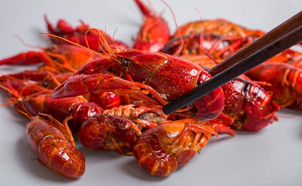 吃小龙虾吃出脑肺吸虫病 河鲜还能不能吃