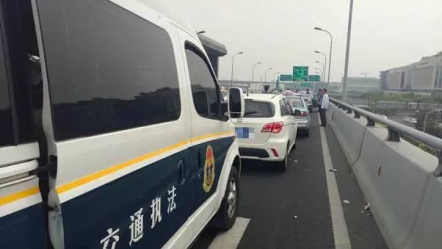 本市立下“12条军规”整肃出租行业 违反者将被吊证