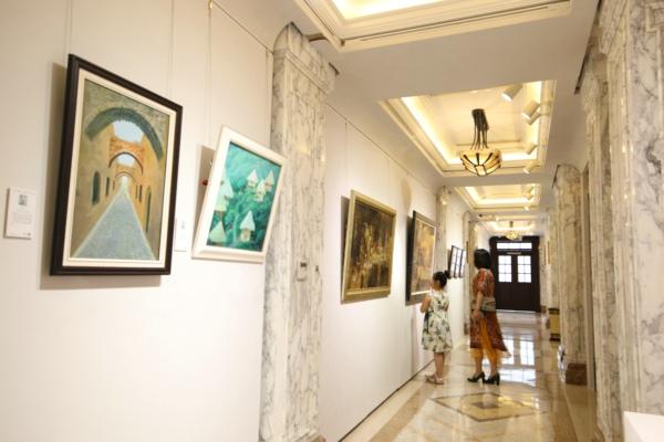 ���������ã��Ϻ���������չ����Ļ 120����Ʒ����