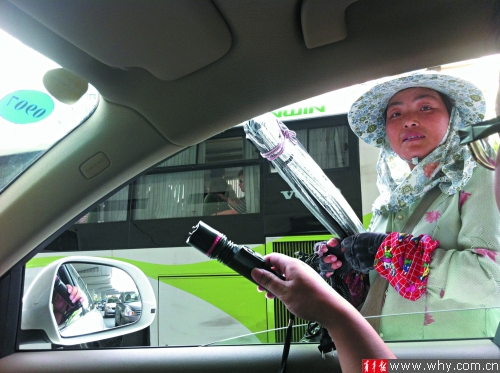 瞬时电压超过10万伏特 5人非法兜售电击器被捕