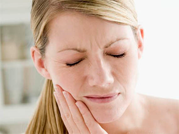 牙齿有异味是疾病信号 牙龈出血暗示肝脏病变