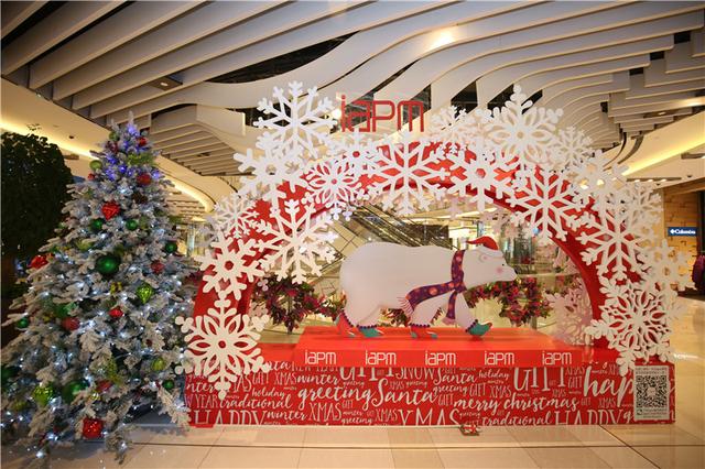 “熊抱冰雪圣诞乐园”主题展在iapm商场亮相_大申网_腾讯网