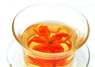 百合花泡水喝的功效