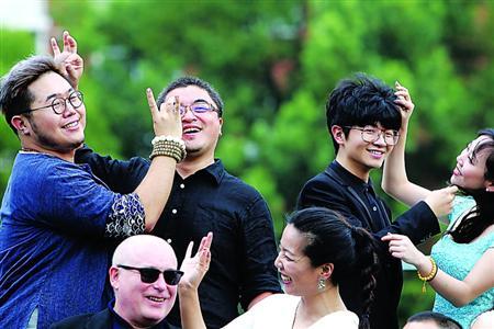 上海温哥华电影学院首届71名学生毕业