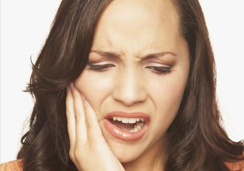口腔溃疡的发病因素是哪些
