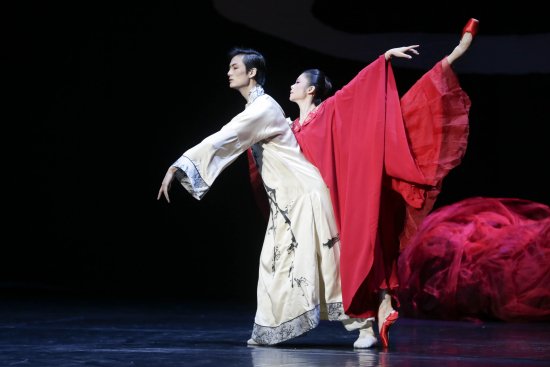 一丝不挂芭蕾演出图片