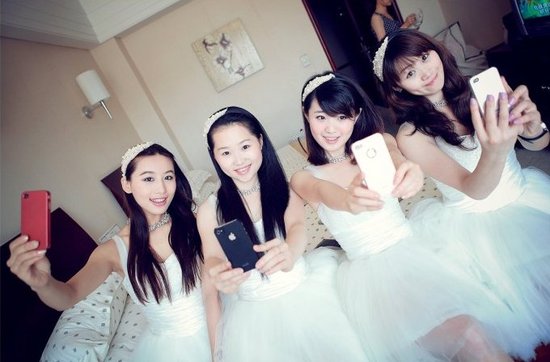 <em>穿</em>婚纱礼服选<em>什么</em>内衣?<em>平胸</em>伴娘的丰满秘诀_