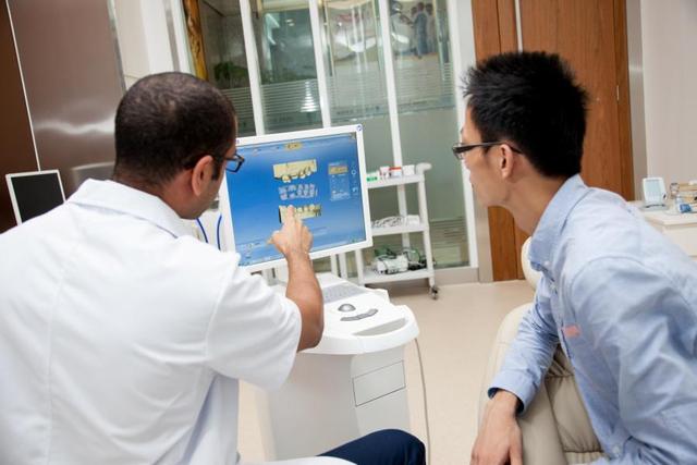 牙龈发黑、口腔异味--都是烤瓷牙惹的祸