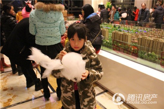 电商碰上圣诞专场 碧桂园·城市花园售楼处热