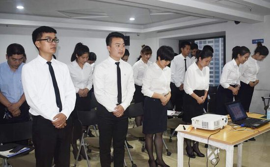 万合名著携手恒辉物业及置业顾问礼仪培训精彩落幕_房产_腾讯网