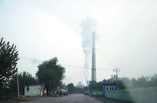 井陉矿区焦化厂和洗煤厂包围着居民区