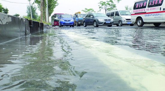 道路信息:东二环外和平路坑洼不平开车像坐船