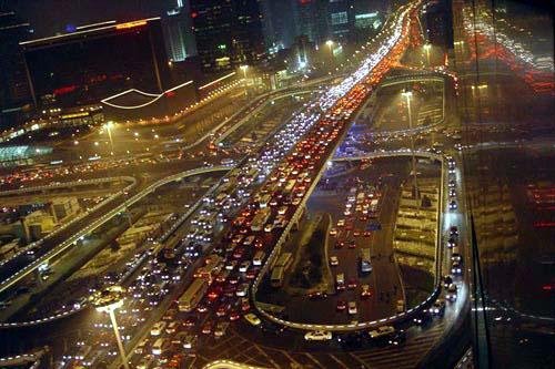 警方提醒五一假期合理安排出行时间和路线