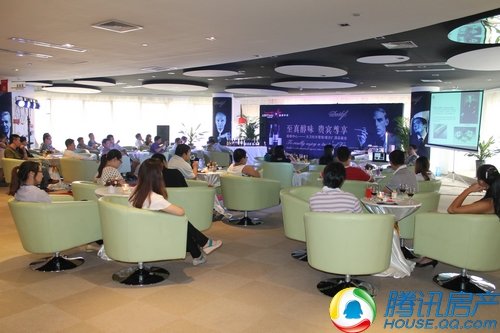 勒泰中心大卫杜夫雪茄紫庄红酒品鉴会