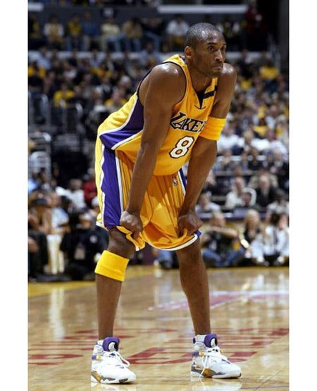 飞侠对飞人的致敬--科比穿过所有乔丹鞋一览|草