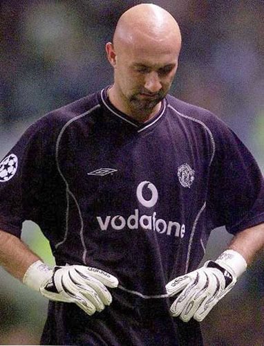 曼联门将十大愚蠢失误 范德萨比肩法国黄油手