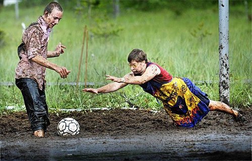 最脏运动:芬兰沼泽足球世锦赛(图)