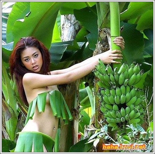 激情盛夏难掩足球热 <em>性感美女</em>秀另类bra(图)_图
