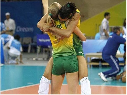 <em>巴西女排</em>两主力同性恋关系遭曝光(图)_综合体