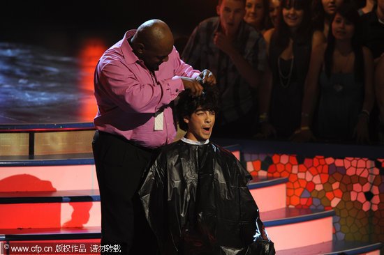 组图:泰森<em>改行做发型师</em> 歌星惨遭拳王 修理 _拳